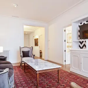 Apartment Casa Batllo - Luxury Historic 4bd 4bth For 9 Guests